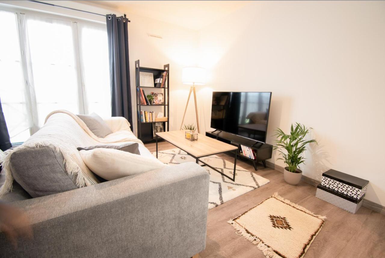 Joli Studio Tout Confort A 2 Pas De La Gare Poissy Dış mekan fotoğraf